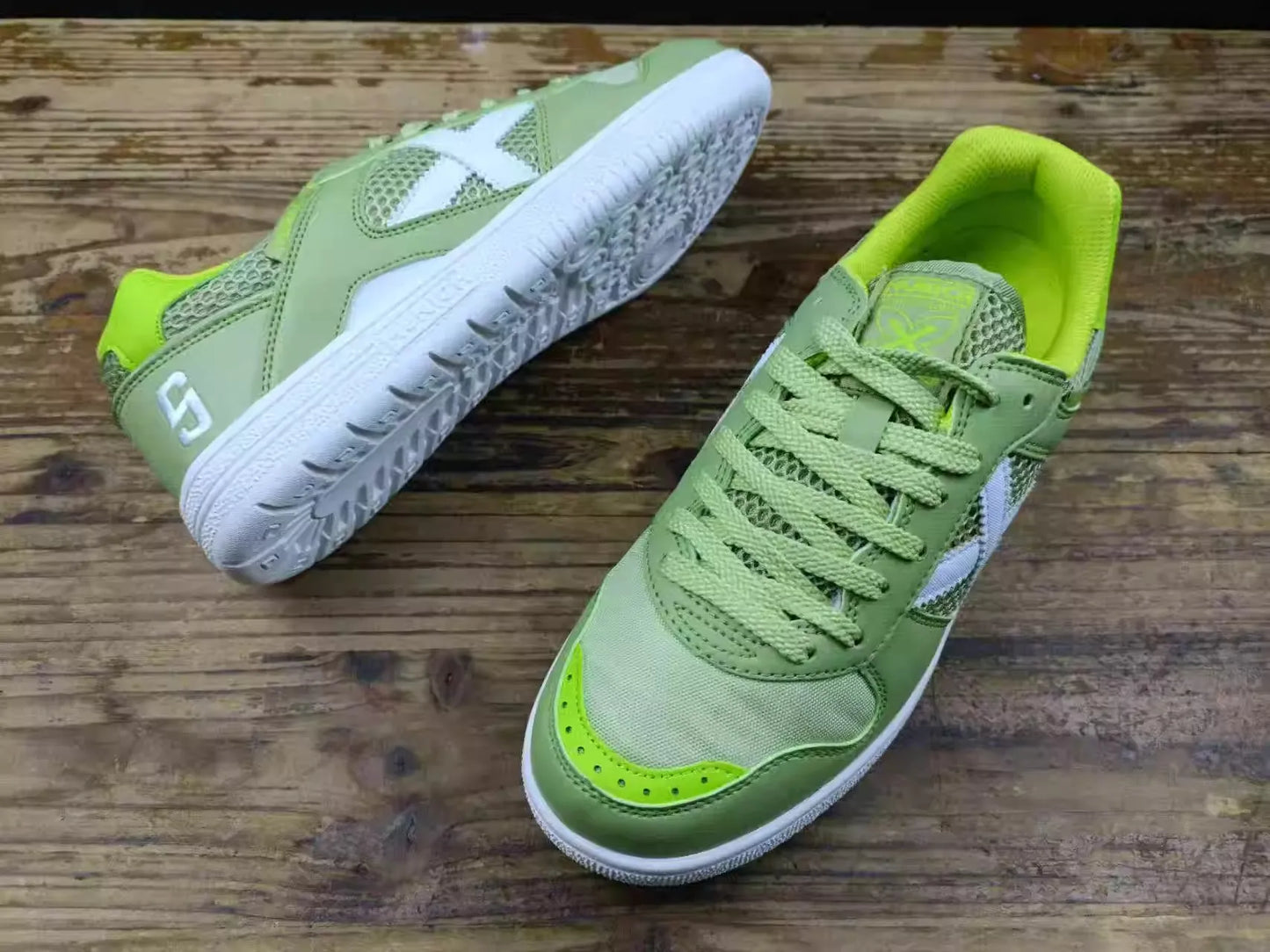 2025 new luxury men's outdoor training soccer shoes top non-slip turf soccer shoes classic brand wear sports soccer shoes