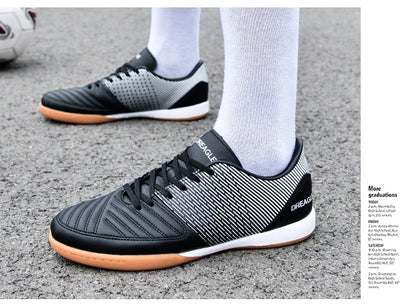 Indoor Soccer Cleats Men Professional Futsal Shoes Anti Skid Mens Football Boots Original Hard Court Chuteira Society Futebol