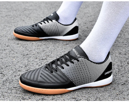 Indoor Soccer Cleats Men Professional Futsal Shoes Anti Skid Mens Football Boots Original Hard Court Chuteira Society Futebol