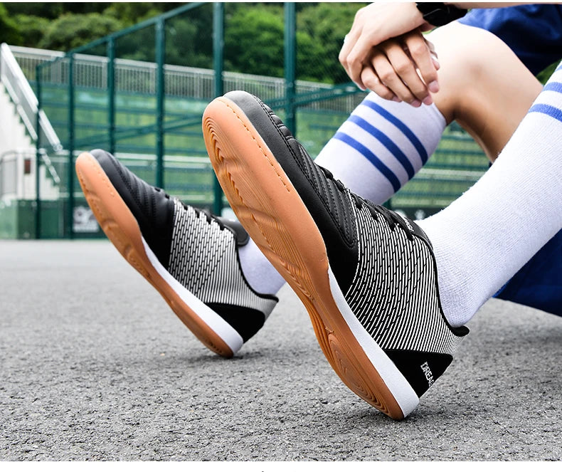 Indoor Soccer Cleats Men Professional Futsal Shoes Anti Skid Mens Football Boots Original Hard Court Chuteira Society Futebol